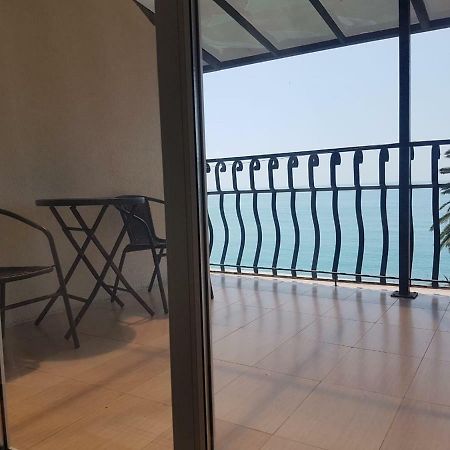 Lazurniy Bereg Hotel Gagra Eksteriør billede