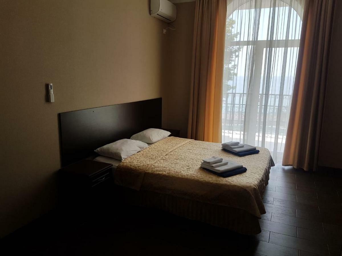 Lazurniy Bereg Hotel Gagra Eksteriør billede