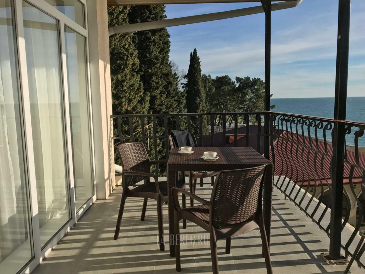 Lazurniy Bereg Hotel Gagra Eksteriør billede